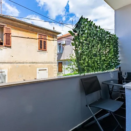 Apartment Luxury Hedone Near The Bridge With Private Zone